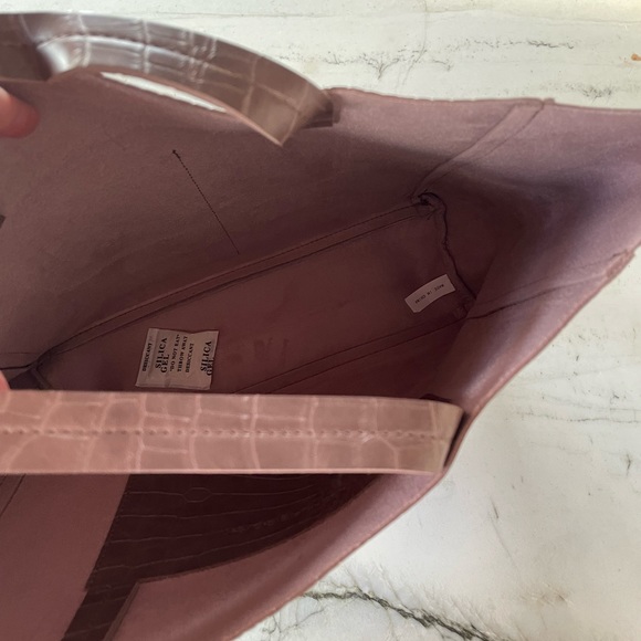 Bloomingdale’s Faux leather brown crocodile print tote bag - Picture 2 of 5